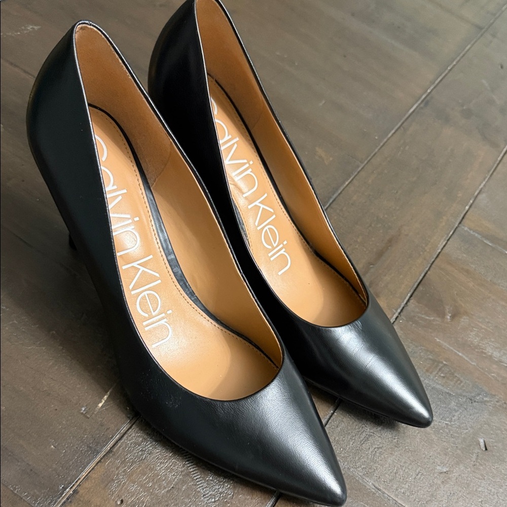 Calvin Klein Black Pointed-Toe Leather Pumps - Picture 2 of 12